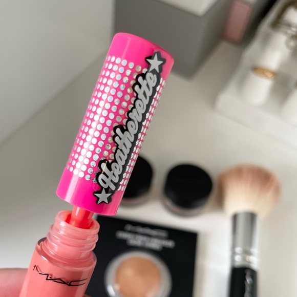 Mac cosmetics bundle - Picture 2 of 4